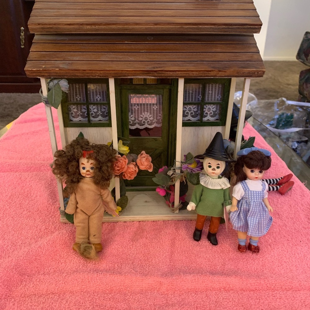 Wizard Of Oz Doll House (dolls included)